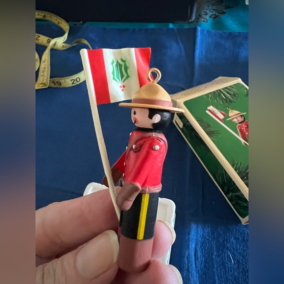 Set of 2 Hallmark keepsake Ornament Set 1984- mint condition - Picture 9 of 10